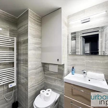 Urban Flat 02 - Beautiful 4 Bdr Flat In Heart Of Apartment *